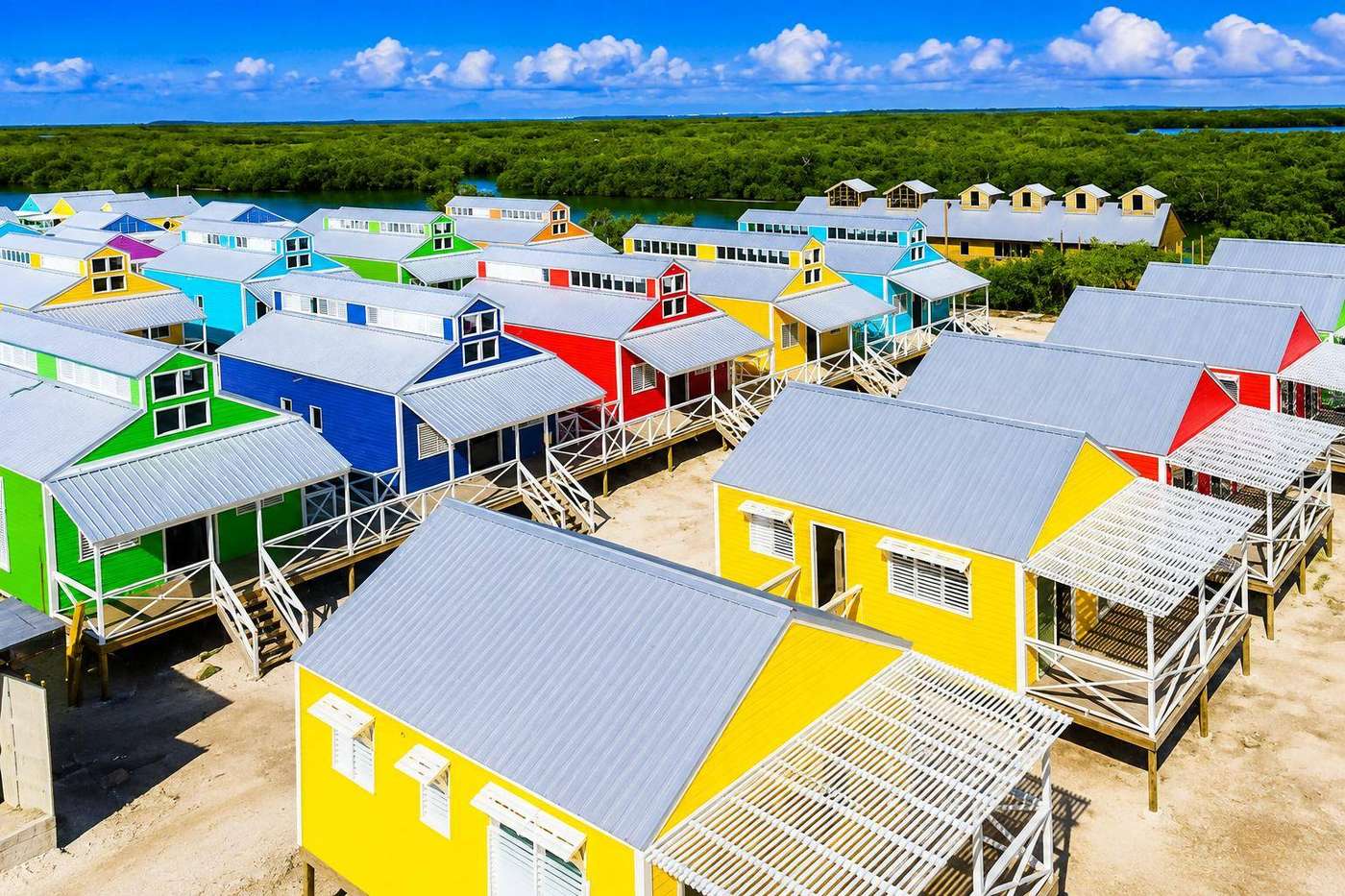 Isabella Caye beachfront with turquoise waters